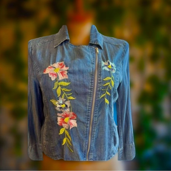 Chelsea & Theodore Denim Look
Embroidered Floral Jacket Size 12 / Medium NWT - Picture 3 of 10